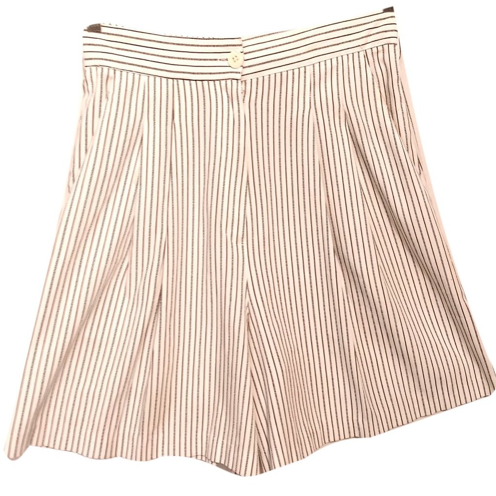 Toni White and Black Color Shorts Size 7/8